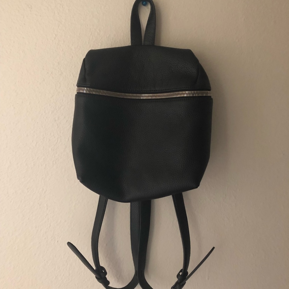 Kara small leather backpack - Picture 2 of 8